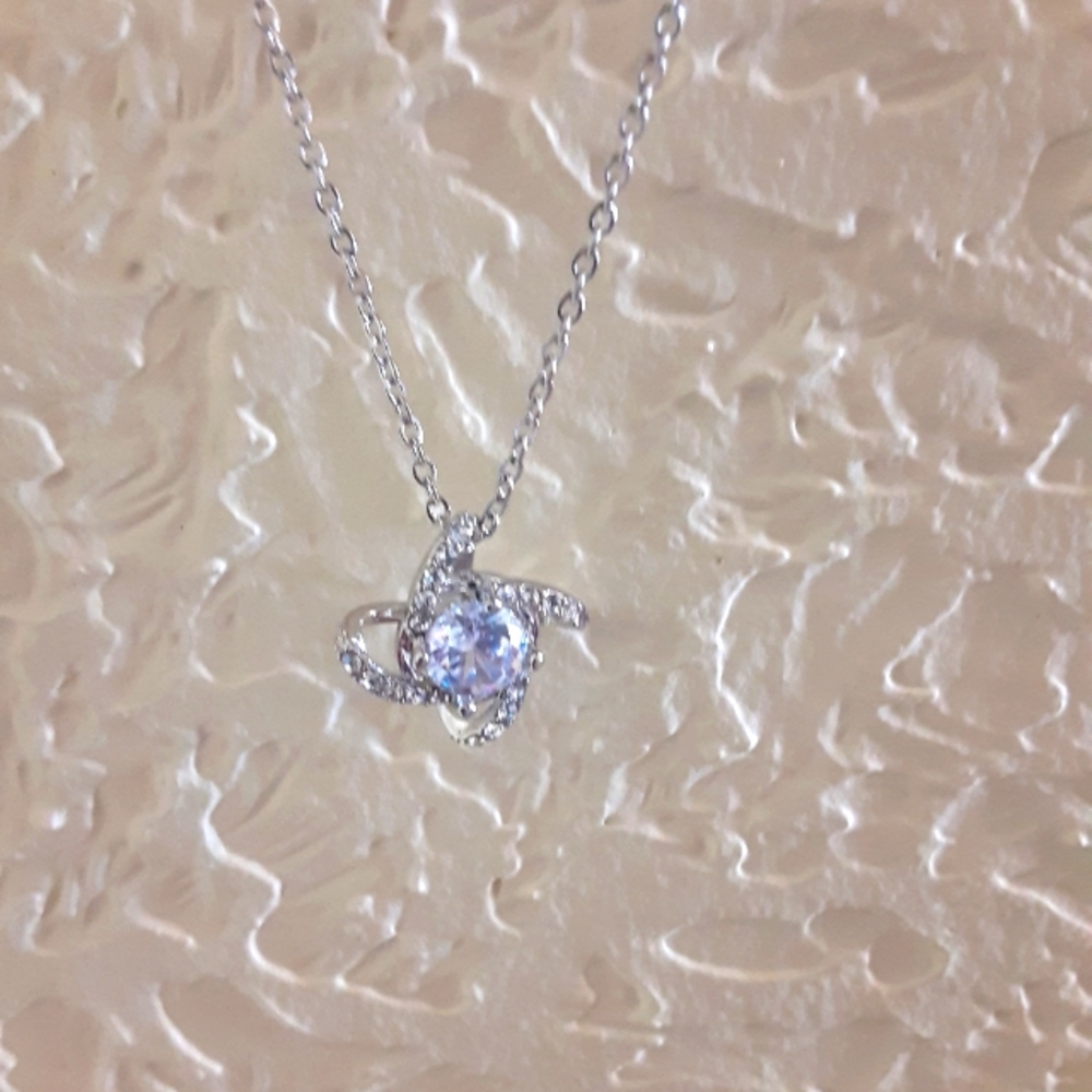 4 leaf clover pendant necklace